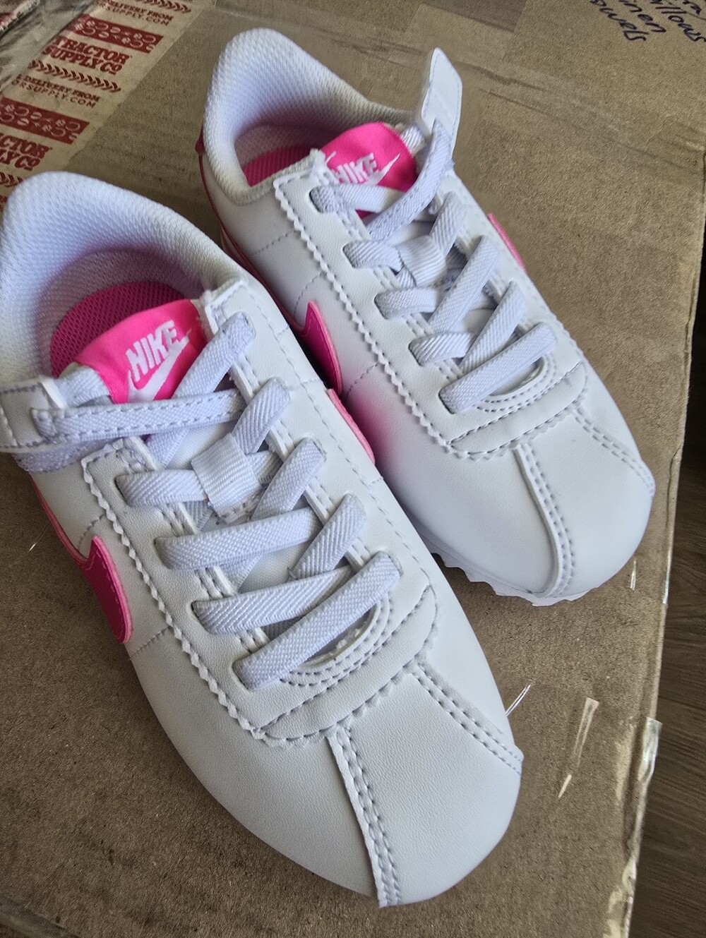 NEW Nike Kids' White Sneakers with Pink Swoosh - Picture 6 of 7